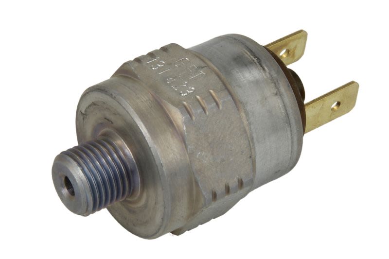 Sensor de presión de aceite PNEUTRON 131 823 000 para Deutz 140