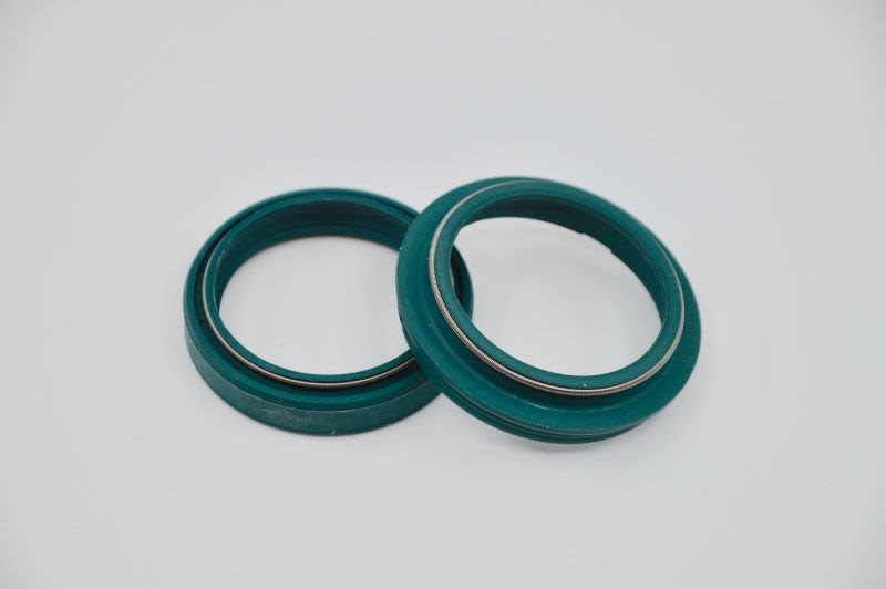Juego de retenes de suspensión delanteros SKF KITG-43Z para Aprilia ETV