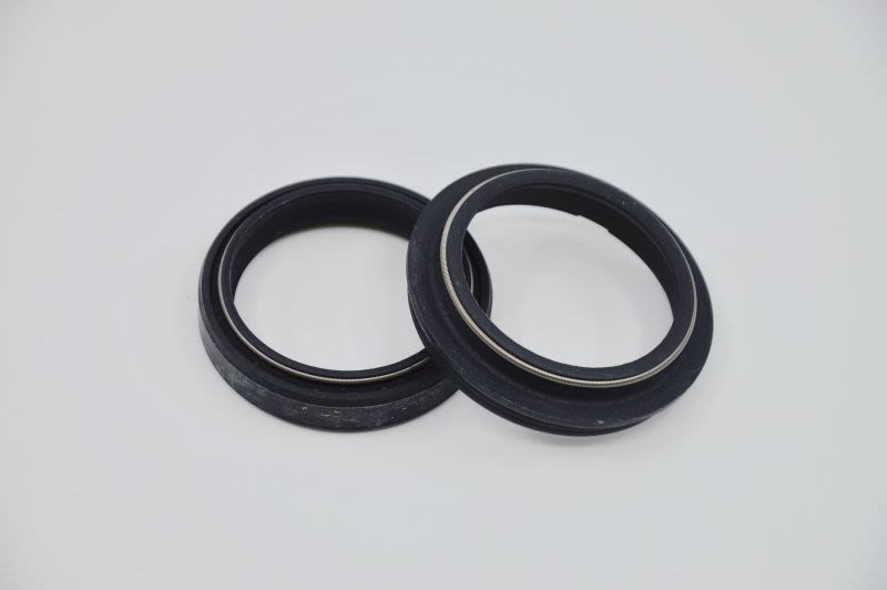 Juego de retenes de suspensión delanteros SKF KITB-43Z para Aprilia ETV